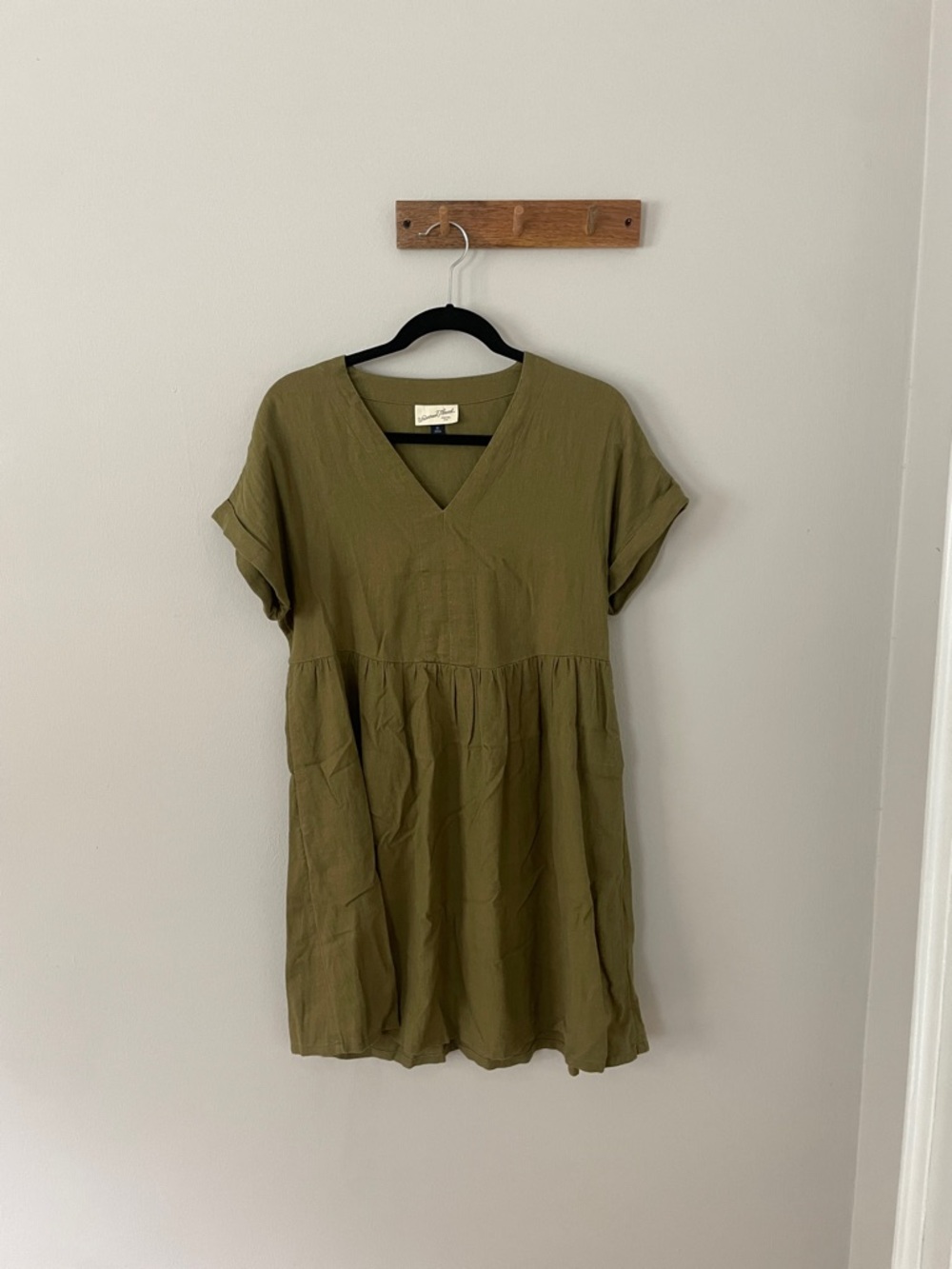 Universal Thread Olive V-Neck Short Sleeve Dress